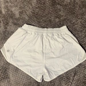 Lululemon hotty hot shorts 2.5”